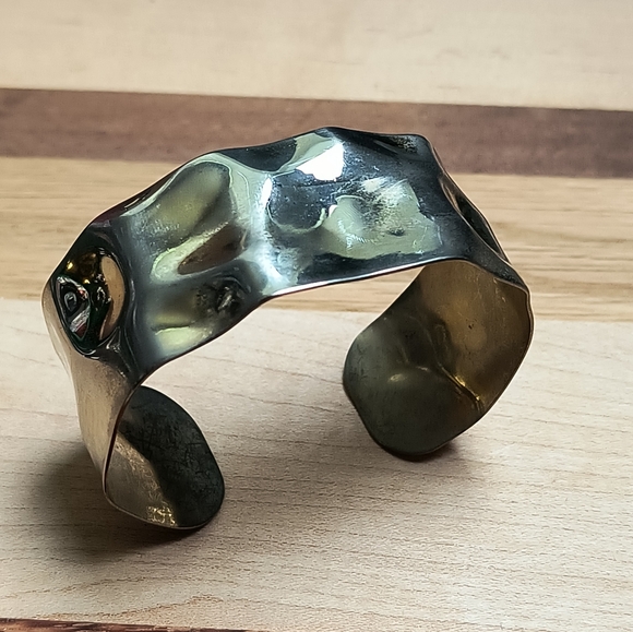 Open Cuff Bracelet Small Hammered Light Gold Tone Metal - Picture 3 of 12